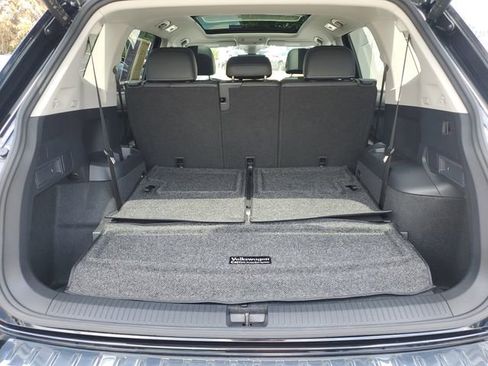 Used 2024 Volkswagen Tiguan SE w/ Panoramic Sunroof Package FWD image 10