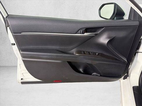 Used 2022 Toyota Camry SE FWD image 10