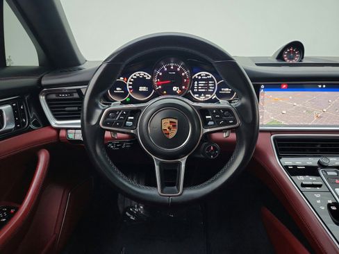 Used 2018 Porsche Panamera 4S image 20