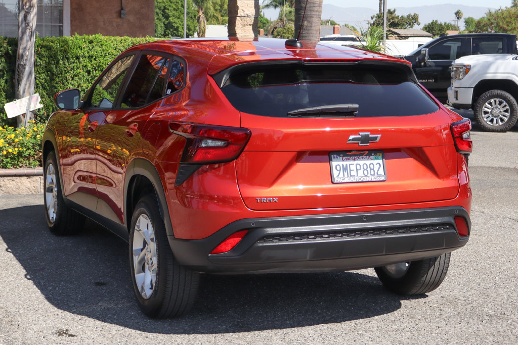 Used 2024 Chevrolet Trax LS w/ LS Convenience Package FWD image 6
