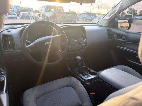 Used 2022 Chevrolet Colorado W/T AWD/4WD image 8