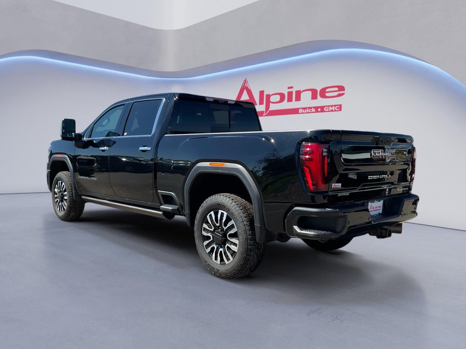 Used 2024 GMC Sierra 3500 Denali w/ Denali Reserve Package AWD/4WD image 3