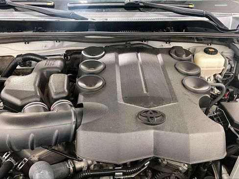 Used 2019 Toyota 4Runner TRD Off-Road Premium AWD/4WD image 9