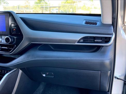 Certified 2024 Toyota Highlander LE image 18