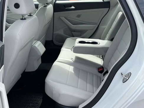 Used 2024 Volkswagen Jetta SE w/ Panoramic Sunroof Package FWD image 16