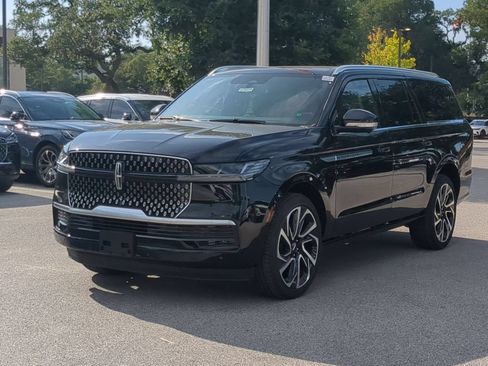 New 2026 Lincoln Navigator L Reserve AWD/4WD image 7