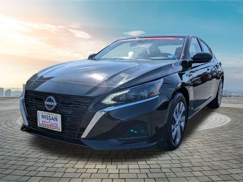 Used 2025 Nissan Altima 2.5 S FWD image 9