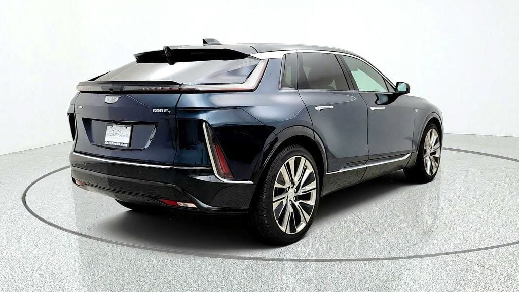 Used 2025 Cadillac Lyriq Luxury w/ LPO, Floor Liner Package AWD/4WD image 5