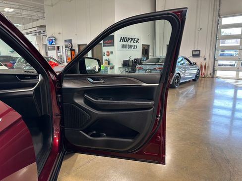 Used 2024 Jeep Grand Cherokee Limited RWD image 44