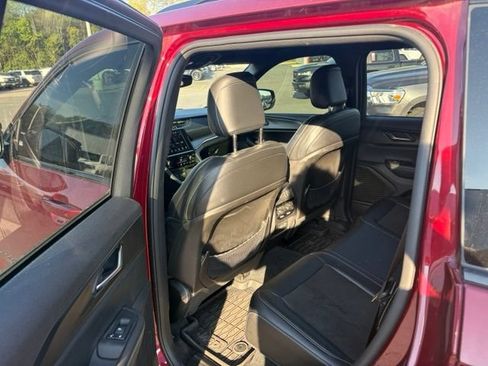 Used 2023 Jeep Grand Cherokee Altitude AWD/4WD image 11