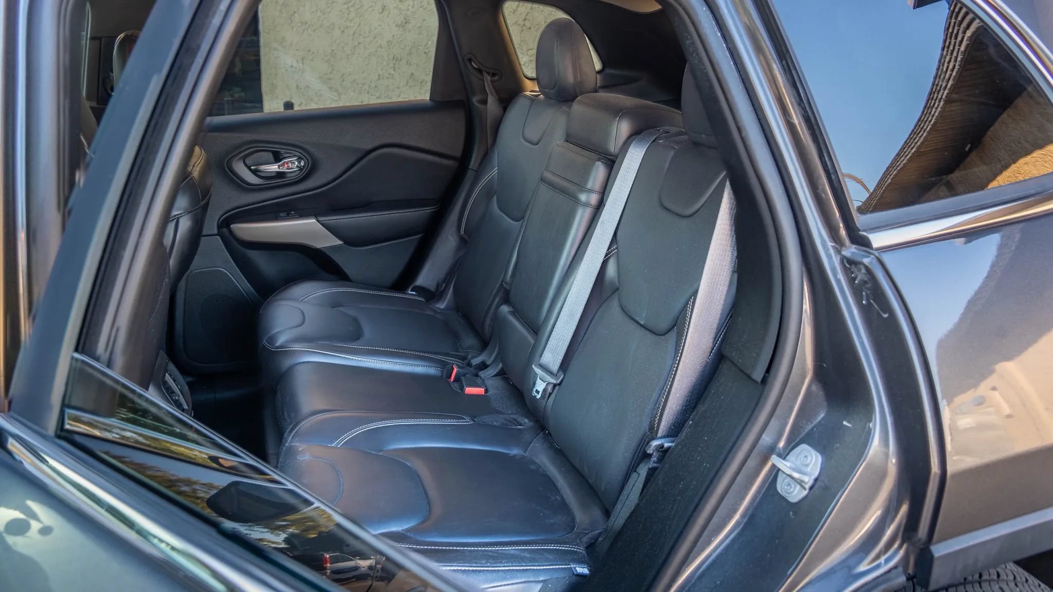 Used 2018 Jeep Cherokee Limited AWD/4WD image 17