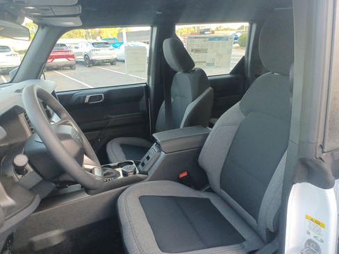 New 2025 Ford Bronco 4-Door image 9