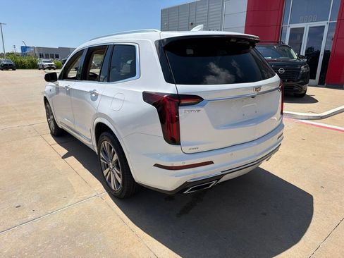 Used 2021 Cadillac XT6 Premium Luxury w/ Platinum Package AWD/4WD image 3