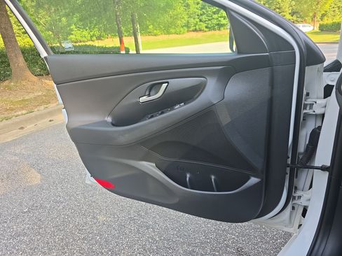 Used 2018 Hyundai Elantra GT FWD image 25