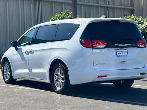 Used 2024 Chrysler Voyager LX FWD image 6