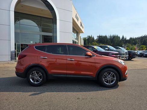 Used 2017 Hyundai Santa Fe Sport FWD image 2