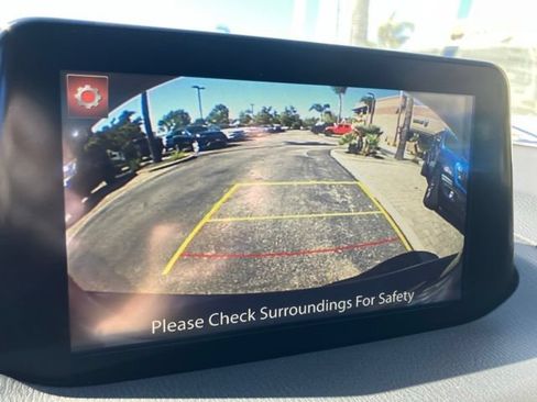 Used 2018 MAZDA MAZDA3 Touring FWD image 11