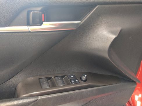 Used 2021 Toyota Camry SE image 22