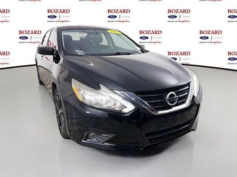 Used 2017 Nissan Altima 2.5 SR w/ Midnight Edition Package FWD image 1