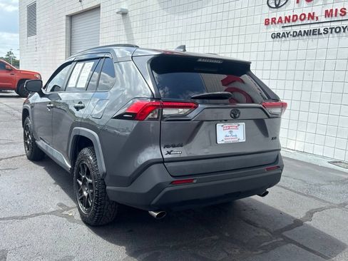 Used 2020 Toyota RAV4 XLE FWD image 5