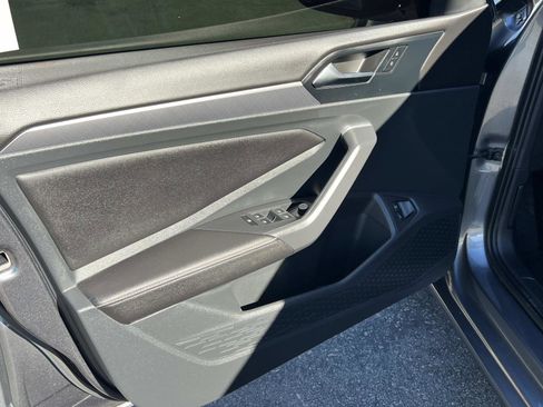 Certified 2023 Volkswagen Jetta SE image 6