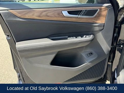 Used 2025 Volkswagen Atlas SE AWD/4WD image 37