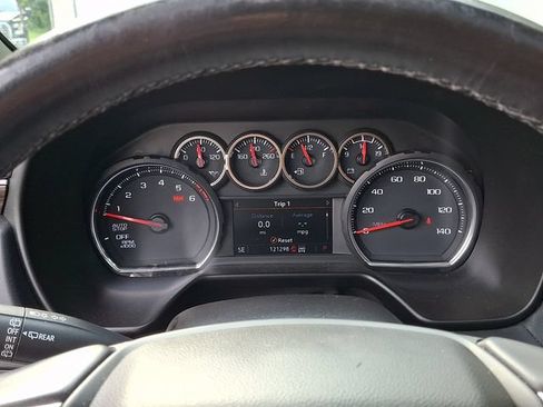 Used 2021 Chevrolet Suburban Z71 w/ Z71 Signature Package AWD/4WD image 18