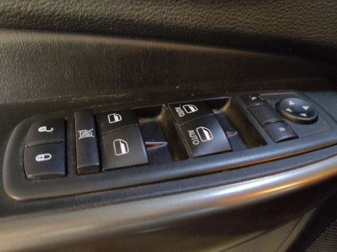 Used 2019 Jeep Cherokee Latitude Plus w/ Comfort/Convenience Group FWD image 27