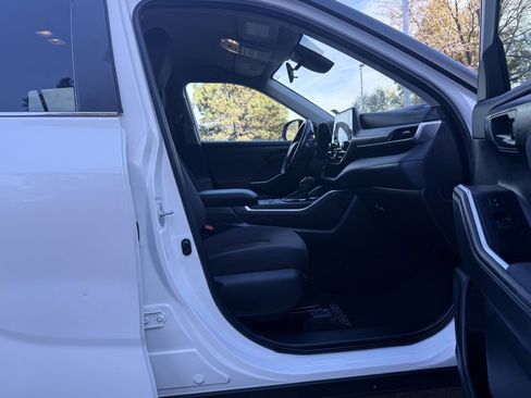 Used 2023 Toyota Highlander LE image 33