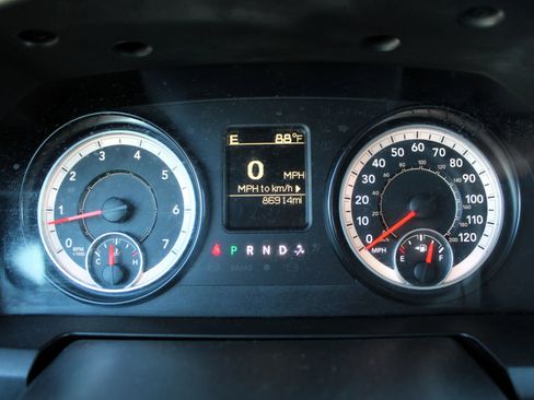Used 2017 RAM 1500 Express RWD image 24