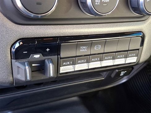 Used 2022 RAM 2500 Tradesman w/ Chrome Appearance Group image 25