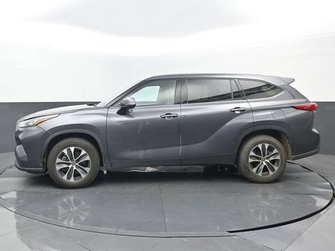 Used 2020 Toyota Highlander XLE FWD image 7