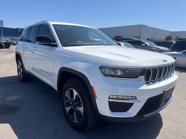 Used 2023 Jeep Grand Cherokee 4WD 4xe image 3