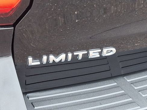 Used 2024 Ford Expedition Limited AWD/4WD image 36