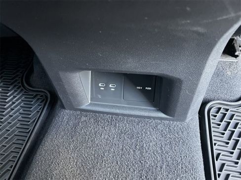 Used 2022 Volkswagen Atlas Cross Sport SE image 25