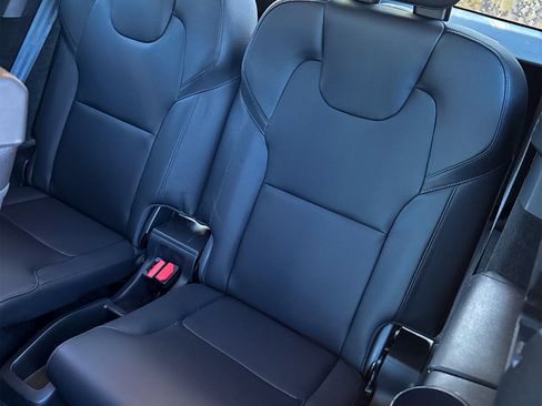 Used 2022 Volvo XC90 T6 Momentum image 35