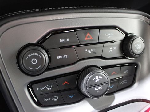 Used 2023 Dodge Challenger SXT w/ Plus Package image 17