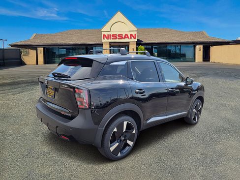 Used 2025 Nissan Kicks SR w/ Illumination Package AWD/4WD image 4