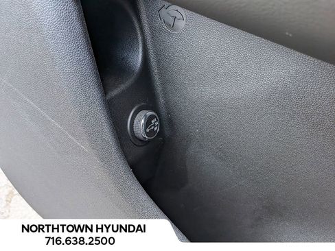 Used 2025 Cadillac XT4 Premium Luxury image 34