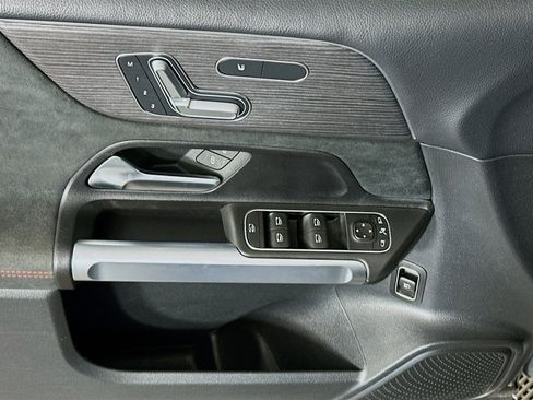 Used 2023 Mercedes-Benz GLB 250 image 15