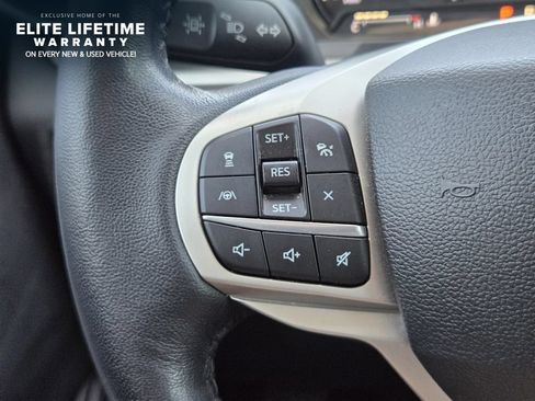 Used 2022 Ford Explorer XLT w/ Equipment Group 202A RWD image 27