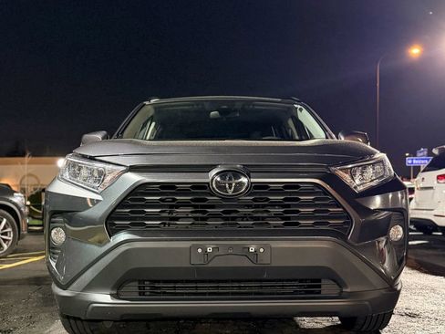Used 2019 Toyota RAV4 XLE FWD image 2