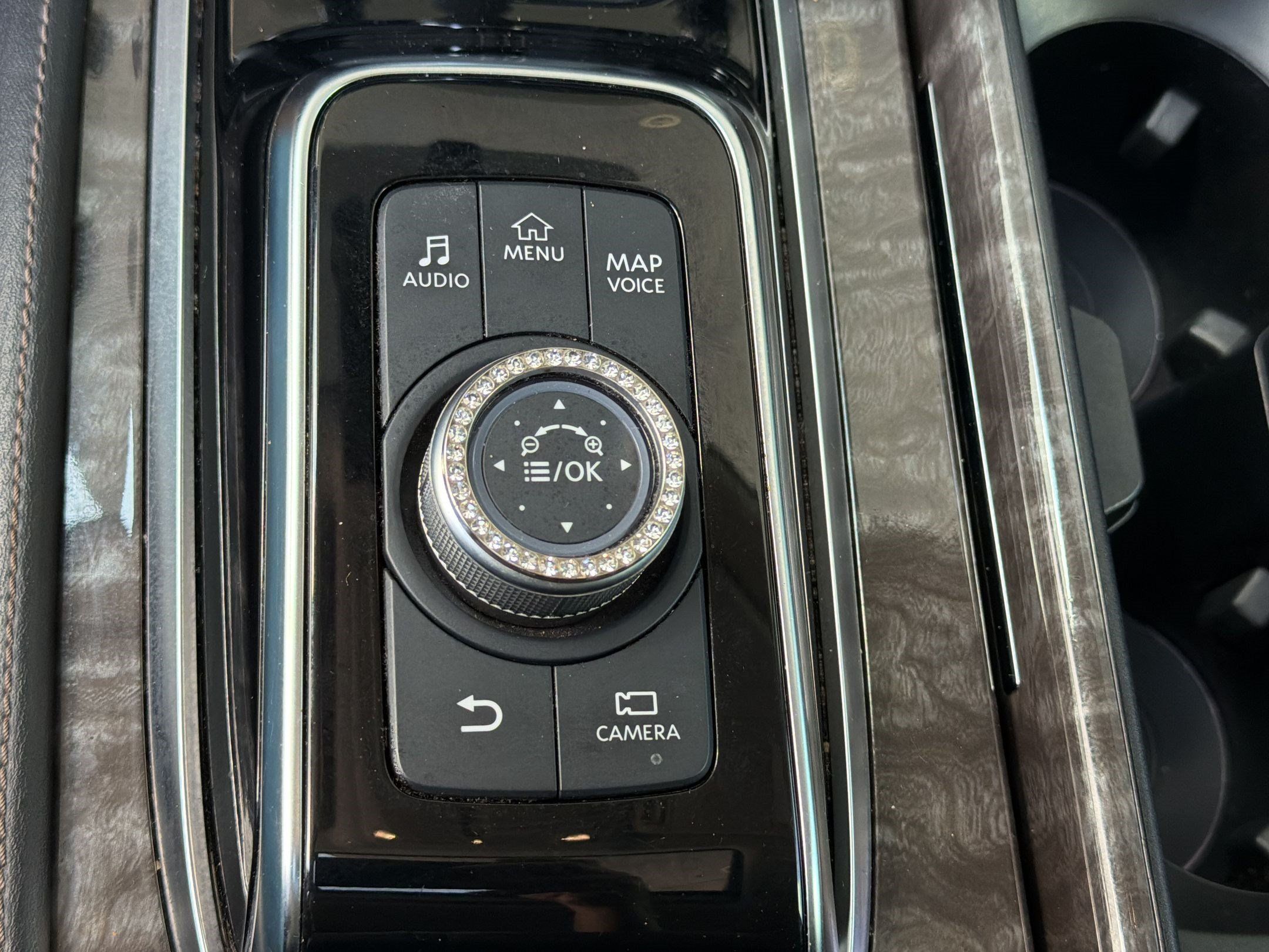 Used 2021 Nissan Armada Platinum w/ Captain's Chairs Package RWD image 19