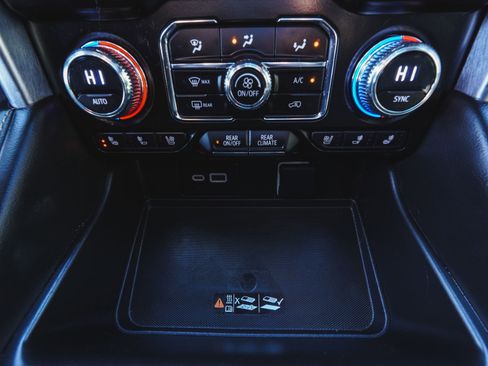 Used 2023 GMC Yukon XL SLT image 23