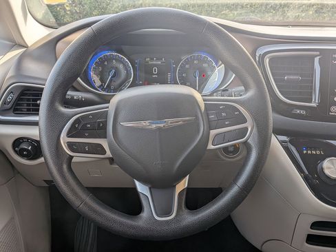 Used 2019 Chrysler Pacifica Touring Plus image 20