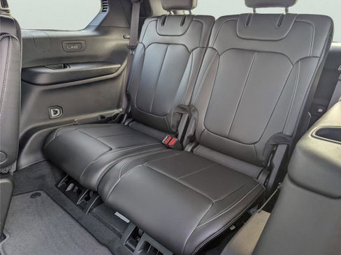 New 2026 Jeep Grand Cherokee L Limited image 33