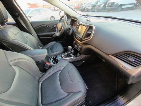 Used 2018 Jeep Cherokee Limited AWD/4WD image 46