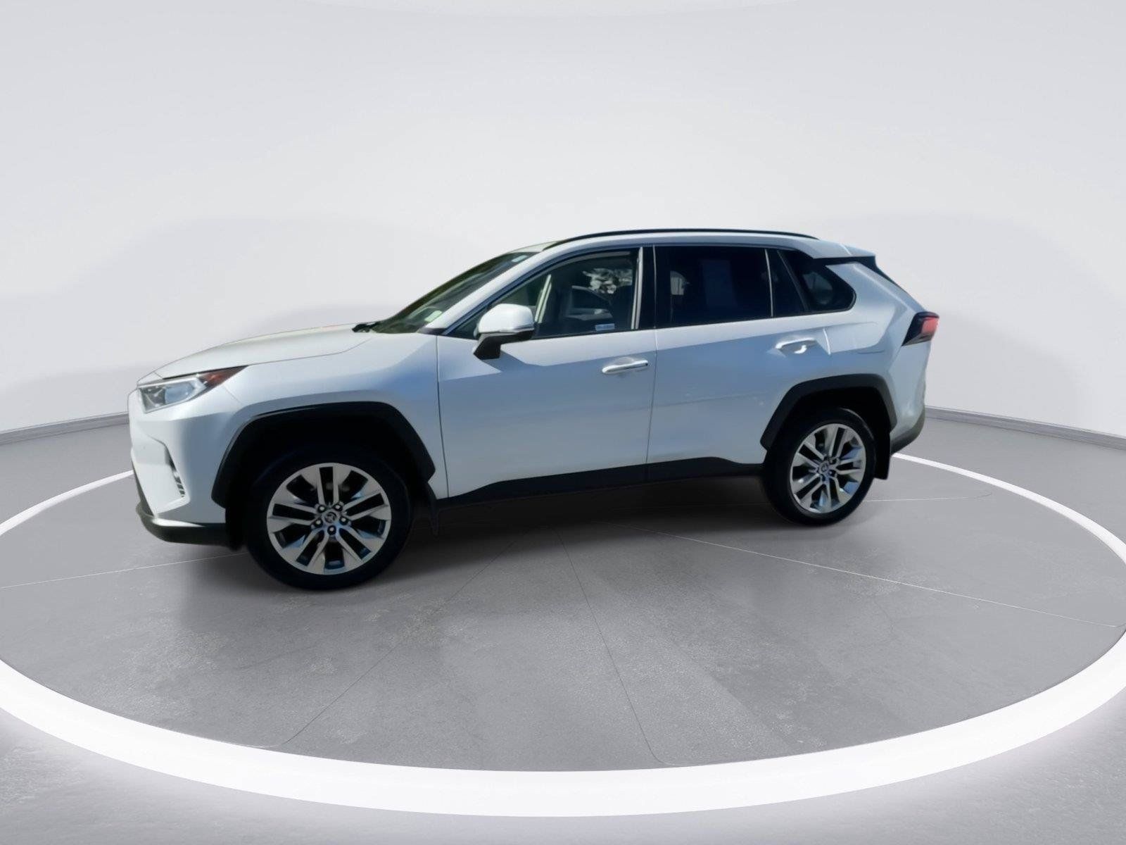 Used 2019 Toyota RAV4 Limited w/ Advanced Technology Package AWD/4WD image 5