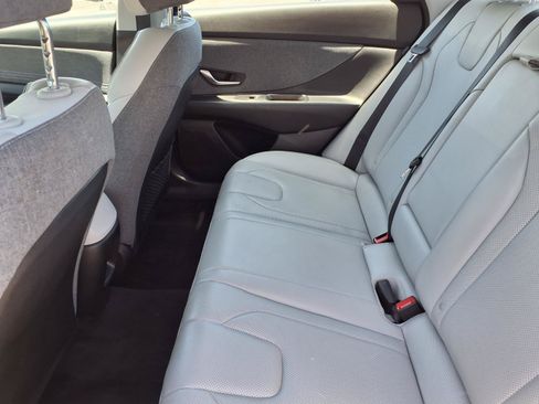 Certified 2024 Hyundai Elantra Limited FWD image 11