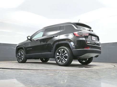 Used 2022 Jeep Compass Limited AWD/4WD image 36